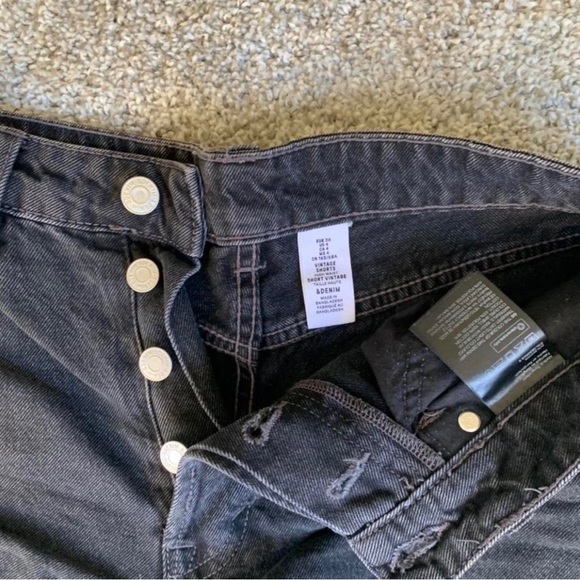 H&M high waisted denim shorts - Picture 2 of 4